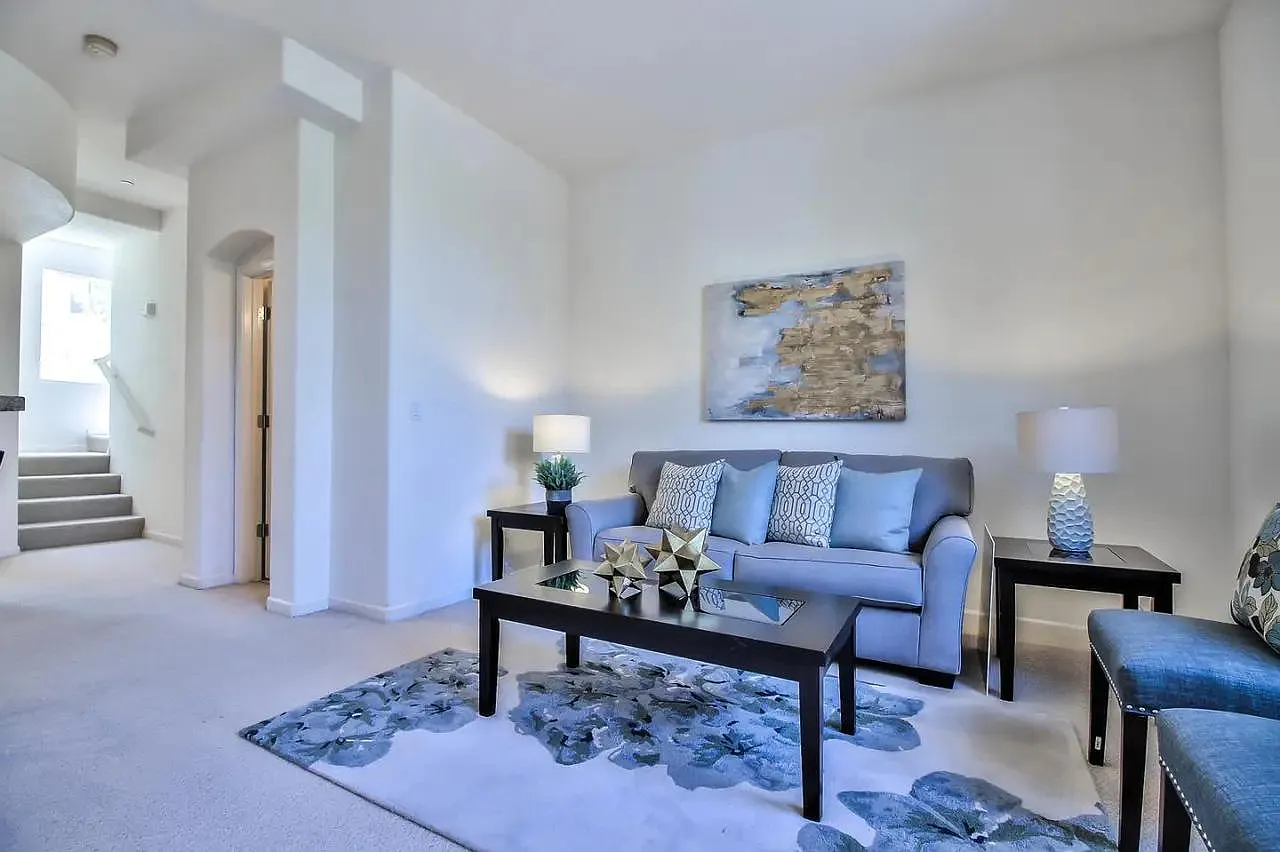 3 bed, 2.5 bath, 1353 sqft, $3,995 — Photo 4