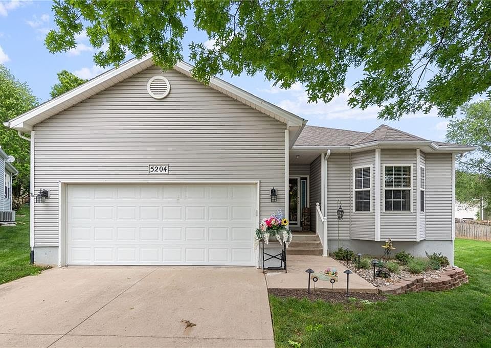 1st image of 5204 NW Primrose Ct