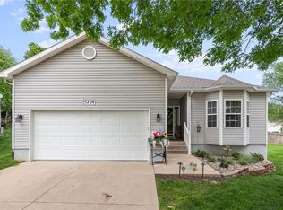 5204 NW Primrose Ct, Blue Springs, MO 64015