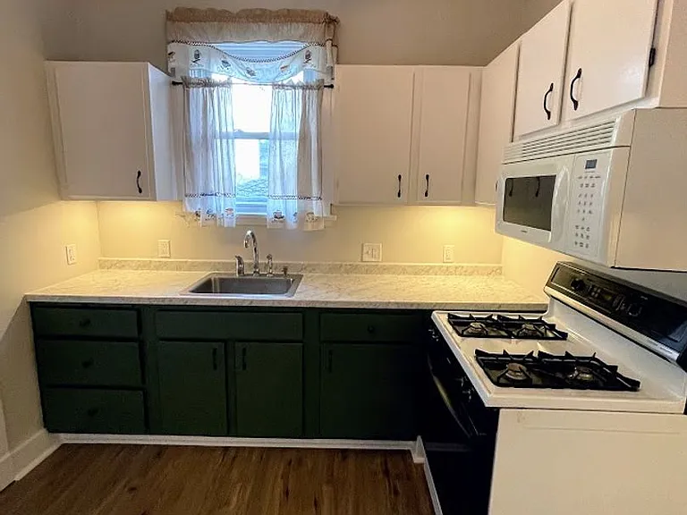 205 Van Wyck Ave — Photo 7