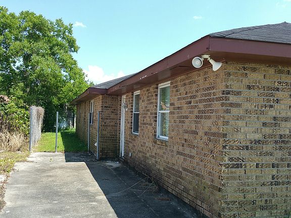 2nd image of 2817-19 Daniel Dr