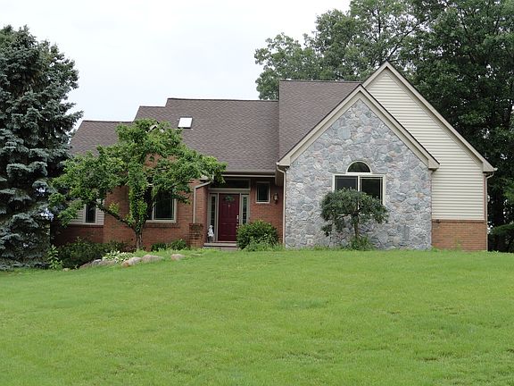 2nd image of 8607 Newport Dr