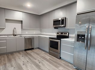 7040 N Woodman Ave #302, Van Nuys, CA 91405