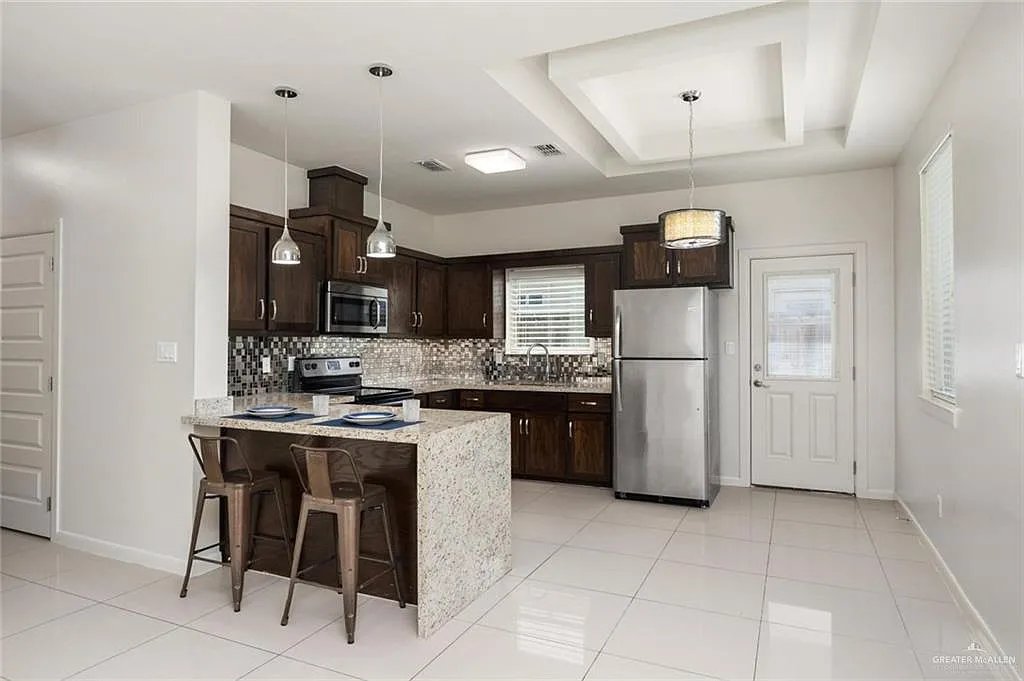 Building Photo - 1701 W Garrison Dr #3