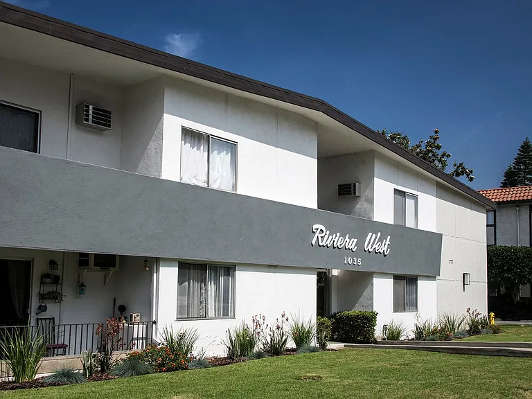 1035 Melrose Ave — Photo 2