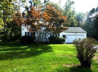 899 Maple Rd, Longmeadow, MA 01106