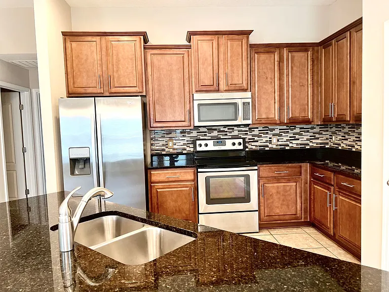 1009 Mayfair Creek Ct — Photo 8