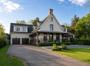 489 Lakeshore Rd W, Oakville, ON L6K 1G4