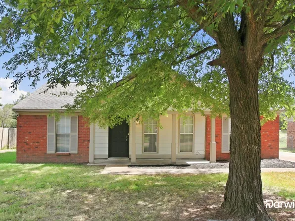 6070 Somerset Dr, Horn Lake, MS 38637