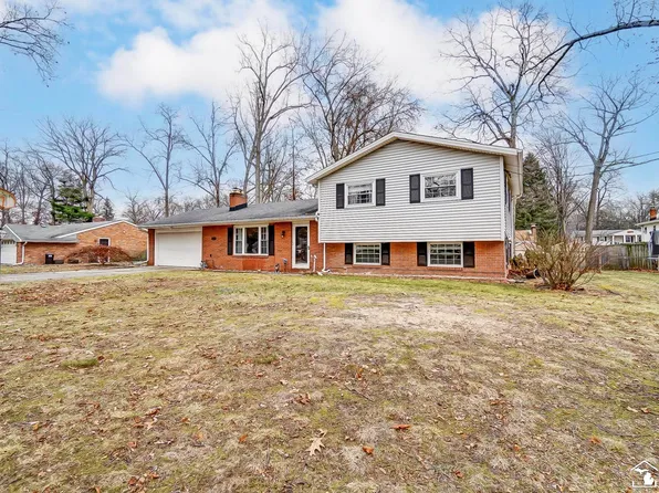 7710 Fir Dr, Temperance, MI 48182