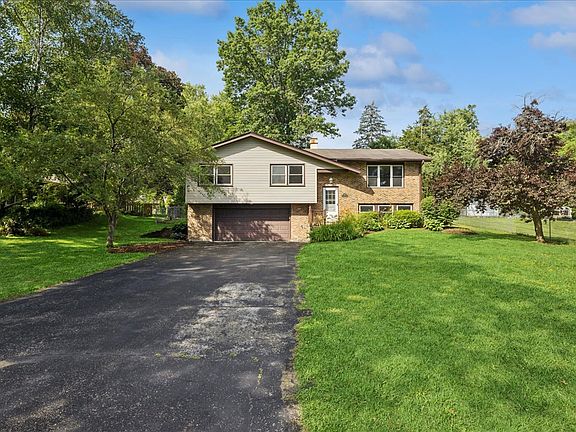2nd image of 4913 Redbird Ln