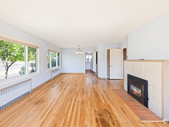 5th image of 1122 S Cherry Street