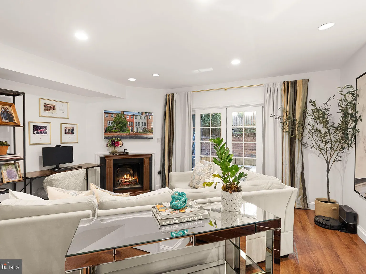 3 bed, 3.5 bath, 2160 sqft, $7,800 — Photo 3