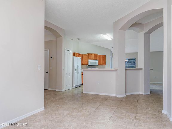 5th image of 1051 Olde Bailey Ln