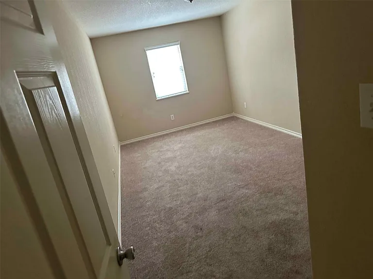 1104 Hidden Oaks St — Photo 18
