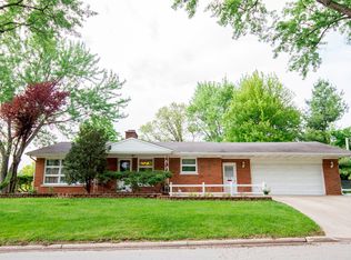 902 6th Ave, Aurora, IL 60505