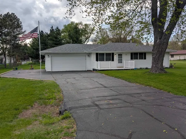 11188 3rd St, Roscoe, IL 61073