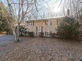 104 Quevic Dr, Saratoga Springs, NY 12866