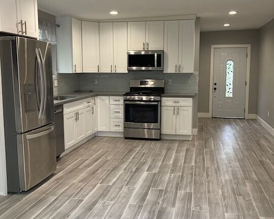 3rd image of 5717 Comanche Ave