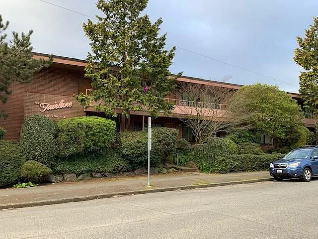 721 Nob Hill Ave N — Photo 2