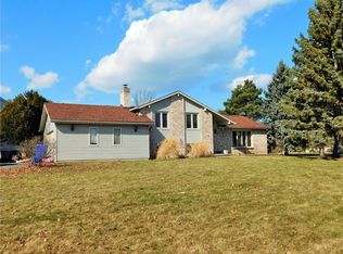 67 Woodsmoke Ln, Rochester, NY 14612