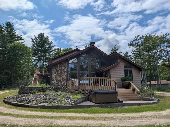 612 W Gulliver Lake Rd, Gulliver, MI 49840
