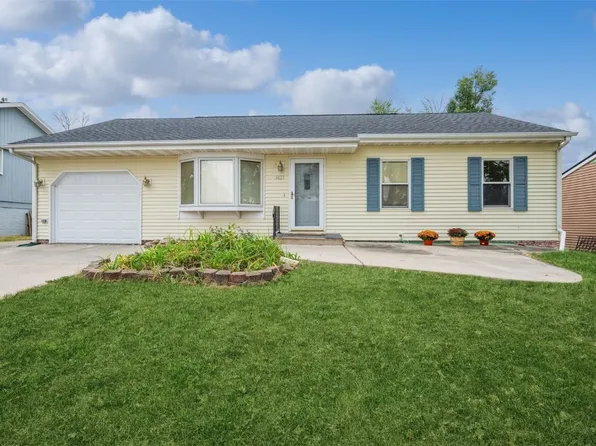 3427 Ardsley Ln SW, Cedar Rapids, IA 52404