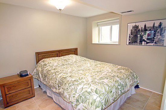 5th image of 626 W Aldine Ave APT 1W
