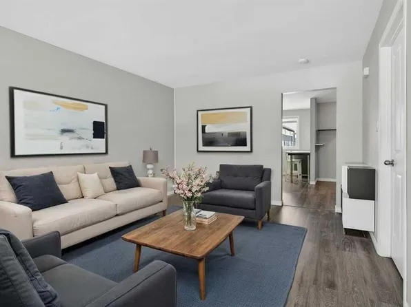 2211 E 19th St NE #303, Calgary, AB T2E 4Y5