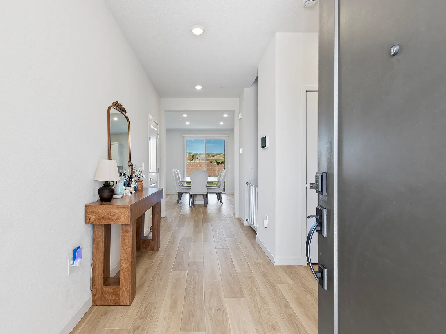 4 bed, 2449 sqft, $3,550 — Photo 4