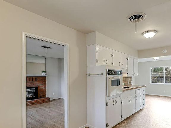 3rd image of 2025 Sycamore Dr