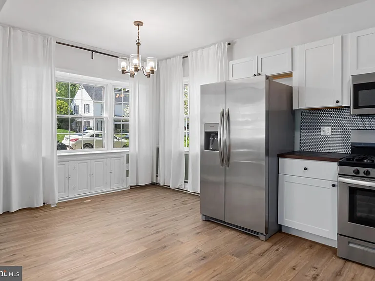 2305 Pickwick Rd — Photo 5