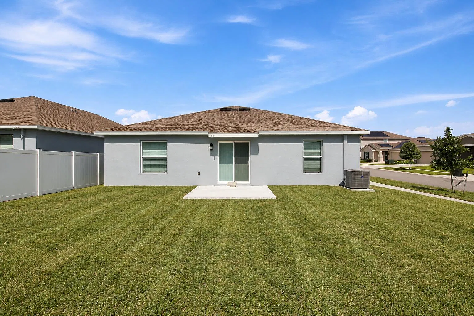 3 bed, 2.0 bath, 1580 sqft, $1,990 — Photo 3