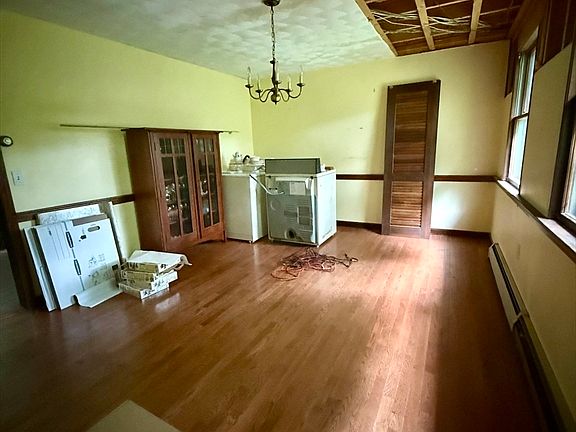4th image of 324 Mendon St