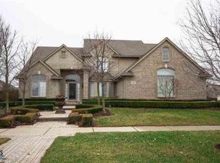 56623 Saint Andrews Dr, Macomb, MI 48042