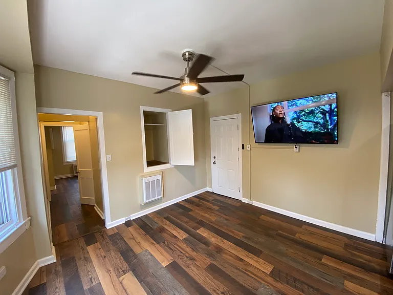 1514 W Champlost Ave #2F — Photo 5