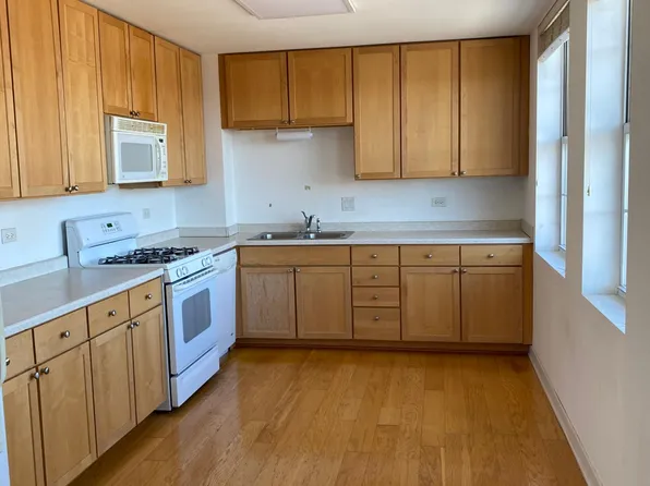 5978 N Lincoln Ave APT 3B, Chicago, IL 60659