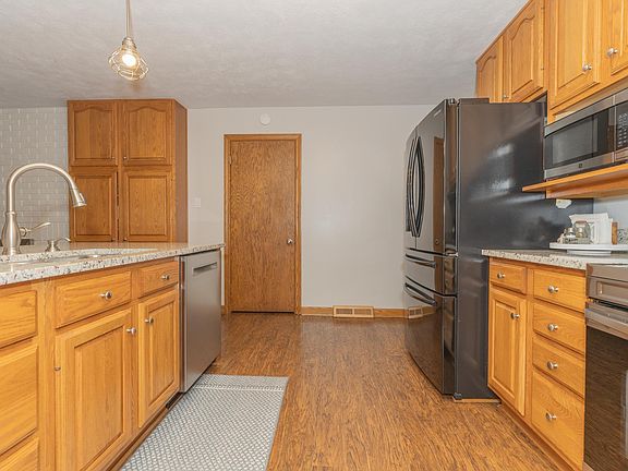 4th image of 500 Holly Hill Dr