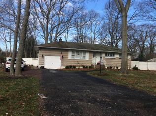 56 Summit Dr, Smithtown, NY 11787