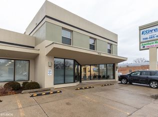 9100 Ogden Ave UPPR 1, Brookfield, IL 60513