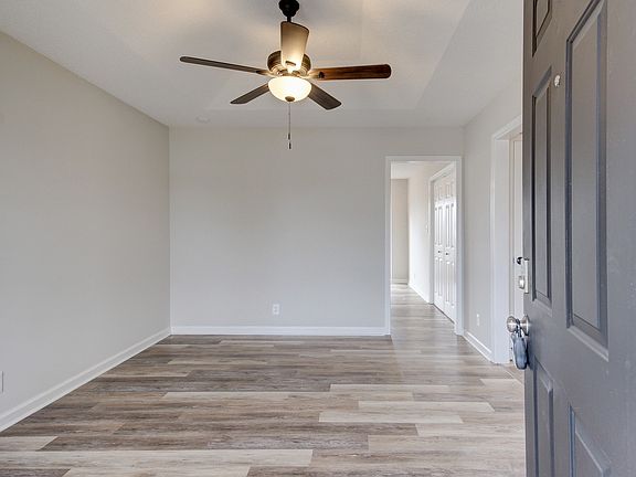 4th image of 3428 Oak Lawn Dr