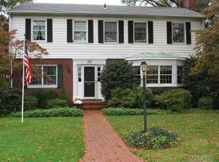 150 Meadbrook Rd, Garden City, NY 11530