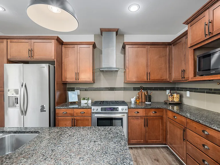 1382 Chelsea Walk NE — Photo 3