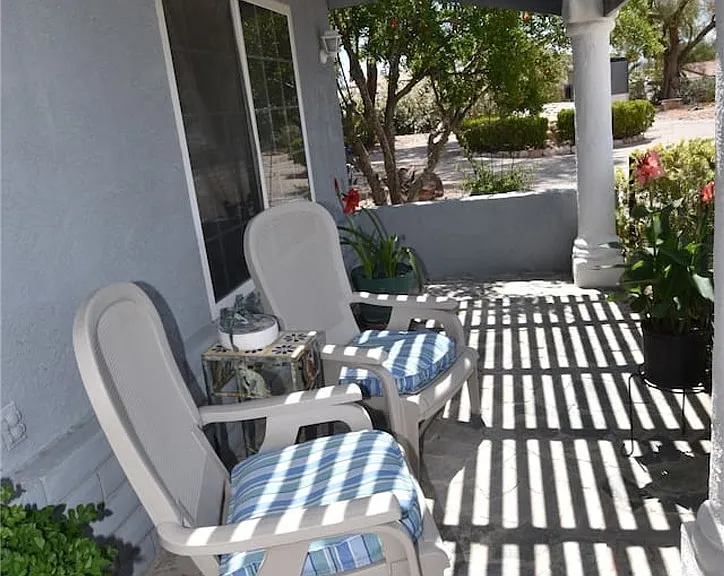 6889 Beverly Glen Ave #B — Photo 17