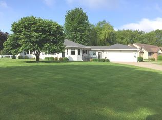 507 Lake Dr, Woodhull, IL