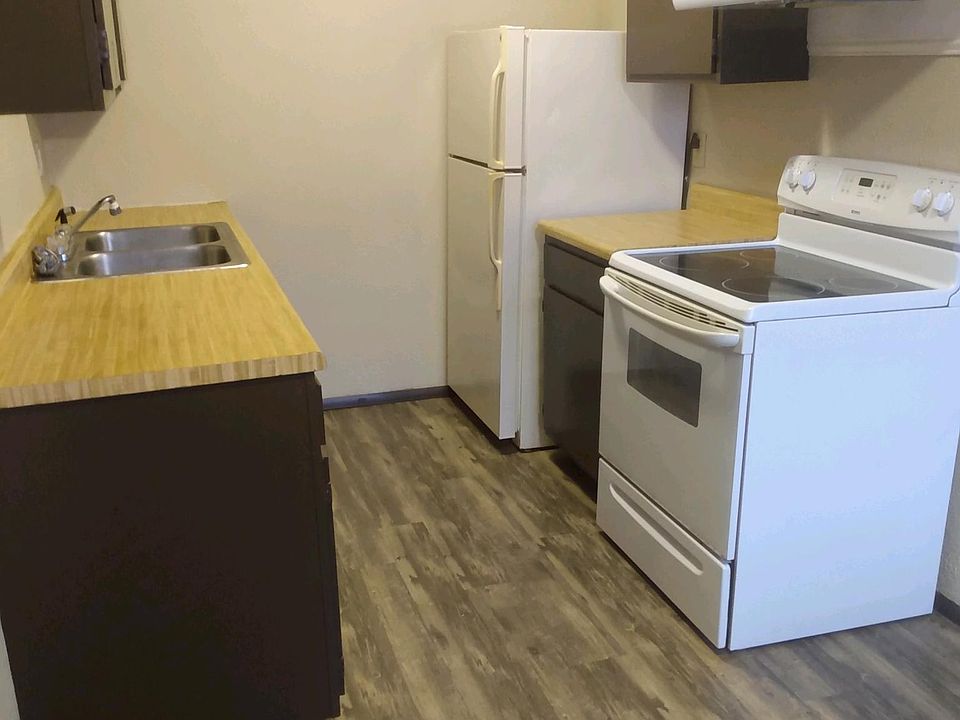 KITCHEN HAS STOVE & REFRIGERATOR