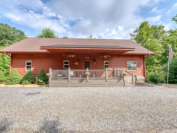 4th image of 66 Huntington Cir
