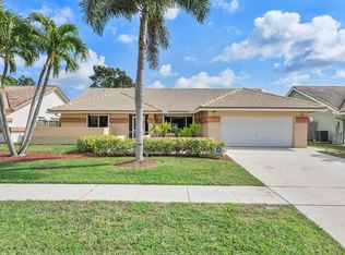 9776 Sun Pointe Dr, Boynton Beach, FL 33437
