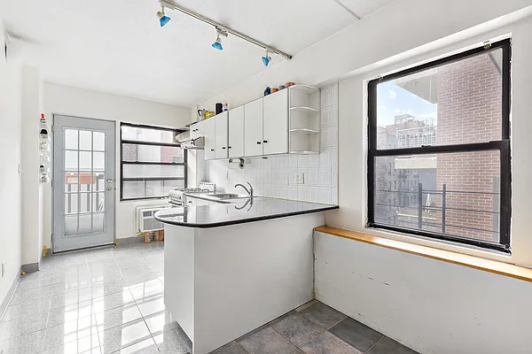 Rented by Compass | media 9