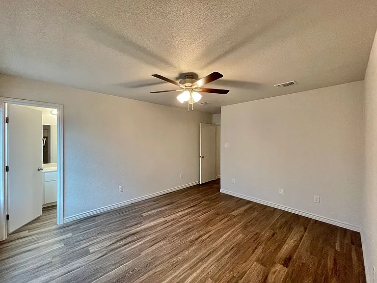 1806 Clovis Dr — Photo 21